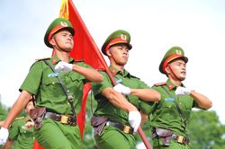Bộ trưởng Bộ Công an quyết định nâng lương với chức vụ, chức danh nào?