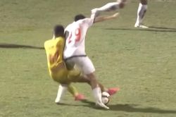 Đội trưởng Thanh Hóa vào bóng thô bạo với sao U23 Việt Nam