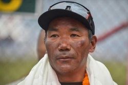 Hai nhà leo núi xác lập kỷ lục mới về chinh phục đỉnh Everest