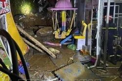 Hà Nội: Sập tường nhà dân do mưa lớn, 3 cháu nhỏ tử vong