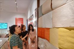 Hà Nội: Phục dựng mô hình làng nghề giấy Dó vùng Bưởi xưa