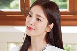 3 lần tậu nhà trăm tỷ tặng người đặc biệt, Song Hye Kyo gây xúc động