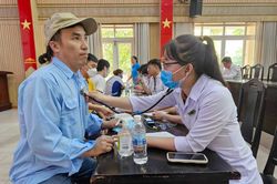 Gần 2.500 thanh niên công nhân được khám bệnh, phát thuốc miễn phí