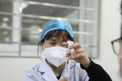 Hướng dẫn mới nhất về tiêm vaccine Covid-19 tại Việt Nam: Ai cần tiêm?