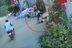 Vụ bé gái 8 tuổi bị cô giáo mầm non chặn đường đánh: Bé hoảng sợ khi thấy bà hàng xóm
