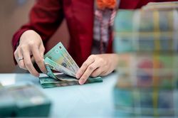 Ngân hàng nợ xấu trên 3% sẽ không được tăng vốn công ty con