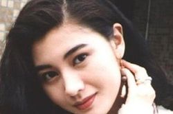 Đại mỹ nhân từng 2 lần bị đồn là 'tiểu tam', nhan sắc gợi cảm tuổi 54