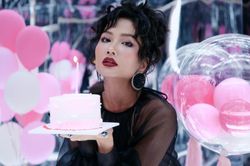 Hoa hậu H'Hen Niê nhận quà đặc biệt vào dịp sinh nhật
