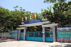 Sân trường thành nơi gửi xe