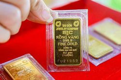 Ngân hàng Nhà nước hạ giá sàn vào phút chót, đấu thầu thành công 8.100 lượng vàng