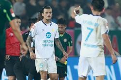 Bị Nam Định gạch tên ở giai đoạn 2 V-League, cựu trung vệ HAGL làm điều gây bất ngờ