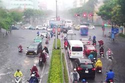 Mới mưa dông đầu hè, dân Đà Nẵng đã 'thót tim' sợ ngập