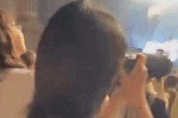 Clip fan nhóm nhạc nam nhà SM bị 'tác động vật lý' gây chú ý trên mạng xã hội