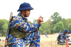 Chiến sĩ mới Vùng 5 Hải quân thực hành '3 tiếng nổ'