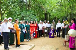 Niềm vui trên quê chung