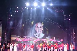 Chương trình Nghệ thuật bế mạc Lễ hội Làng Sen năm 2024 'Từ Làng Sen đến thành phố Hồ Chí Minh'
