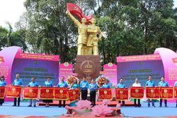 Biểu dương nhiều công nhân ở Bình Dương học tập và làm theo Bác