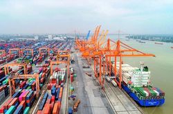 'Xanh hóa' để phát triển logistics bền vững