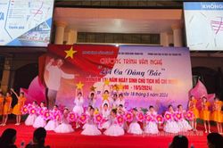 Thành phố tổ chức chương trình văn nghệ 'Lời ca dâng Bác'