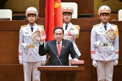 Tân Chủ tịch Quốc hội nguyện cống hiến hết sức mình, phụng sự Tổ quốc, phục vụ Nhân dân
