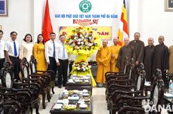 Lãnh đạo thành phố chúc mừng Đại lễ Phật đản năm 2024, Phật lịch 2568