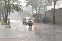 Mưa dông lan rộng trên cả nước