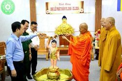 Lãnh đạo TP Cần Thơ thăm, chúc mừng Đại lễ Phật Đản