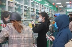 Lâm Đồng: Bệnh viện thiếu thuốc, người bệnh loay hoay mua ngoài