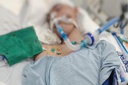 Nam sinh lớp 8 bị đánh ở sân đình Lệ Mật đã tử vong, sẽ được đưa về Phú Thọ an táng
