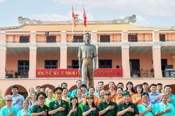 Xanh SM đồng hành cùng đoàn 300 cựu chiến binh thực hiện hành trình về nguồn