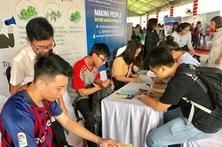 Tài chính bấp bênh, sinh viên có nên làm thêm giúp việc nhà?