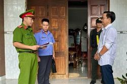 Bắt nguyên Chủ tịch UBND xã bảo kê 'cát tặc'