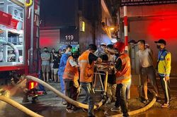 Vụ cháy nhà trọ ở Trung Kính: Lực lượng chức năng đang xác định danh tính các nạn nhân và nguyên nhân vụ cháy