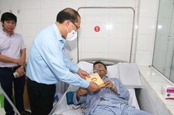 Lãnh đạo Ủy ban Trung ương MTTQ Việt Nam thăm hỏi các nạn nhân vụ cháy tại Trung Kính
