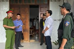Bắt 2 cán bộ bảo kê cho 'cát tặc' ở Bình Thuận