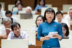 Thấp thỏm trong 'biển lửa' và câu chuyện khó chạm tay đến nhà giá rẻ