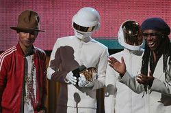 Ca khúc 'Get Lucky' của Daft Punk: Tình người của những chú robot