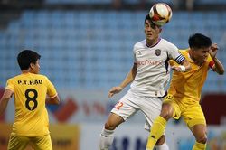 Tiến Linh lại 'tịt ngòi', B.Bình Dương phơi áo trước SLNA