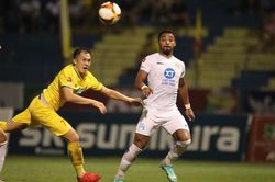 'Siêu nhân' Rafaelson đưa Nam Định đến gần chức vô địch V-League
