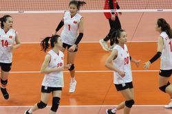 Tuyển bóng chuyền nữ Việt Nam sắp vô địch AVC Challenge Cup 2024 nhưng tranh cãi gay gắt bùng nổ