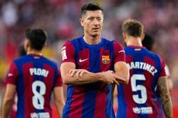 Kết quả bóng đá hôm nay: Lewandowski ghi bàn, Barcelona kết thúc mùa giải với chiến thắng