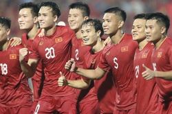 Huấn luyện viên Kim Sang Sik triệu tập 27 cầu thủ cho đội tuyển Việt Nam