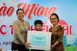 Lãnh đạo thành phố thăm trẻ em nhân ngày Quốc tế Thiếu nhi 1-6