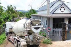Đắk Lắk: Xe chở bê tông Long Phát 'bức tử' đường 10 tấn