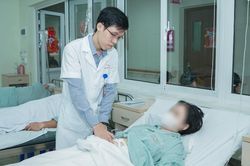Cô gái trẻ có tim, gan đảo ngược