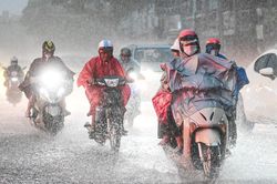 Miền Bắc mưa lớn ngày cuối tháng 5, nguy cơ sấm sét kèm gió mạnh
