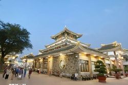 Lung linh sắc màu đêm khai hội Vía Bà Chúa xứ Núi Sam năm 2024