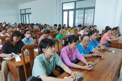 Bồi dưỡng lý luận chính trị và nghiệp vụ công tác hội cho cán bộ phụ nữ huyện Châu Phú