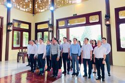 Đảng ủy Khối Doanh nghiệp Trung ương dâng hoa, dâng hương đền thờ Chủ tịch Tôn Đức Thắng
