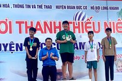 Trao 15 bộ huy chương tại Giải bơi thanh-thiếu niên huyện Đức Cơ